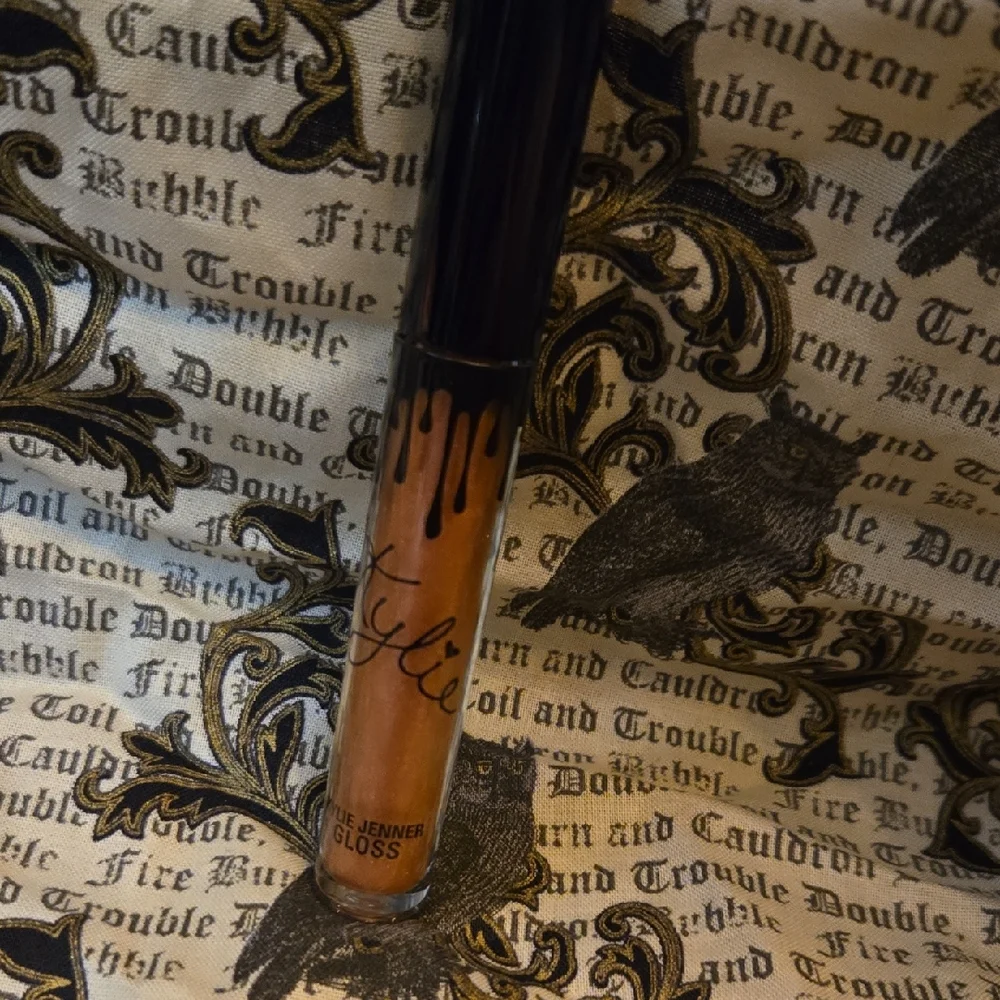 Kylie Cosmetics Lip Gloss Trio - Gold and Brown Hues - Picture 8 of 9